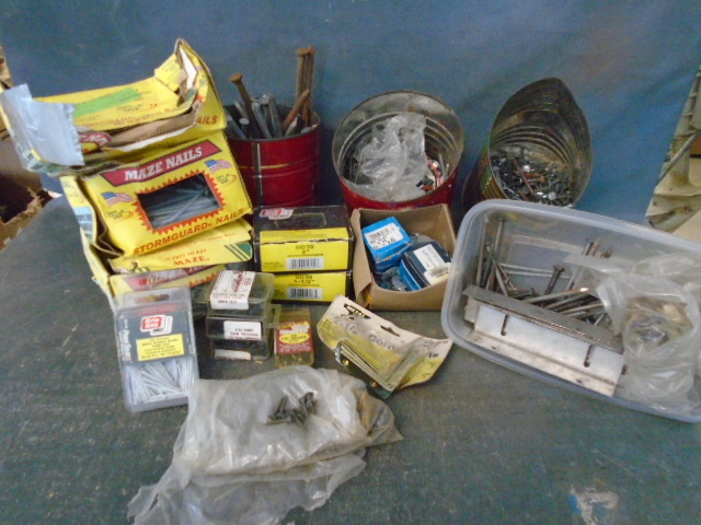 lot 31 image: Assorted Hardware
