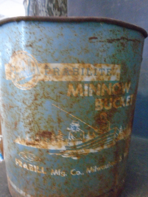 lot 44 image: Minnow Bucket and Lawn sprayer