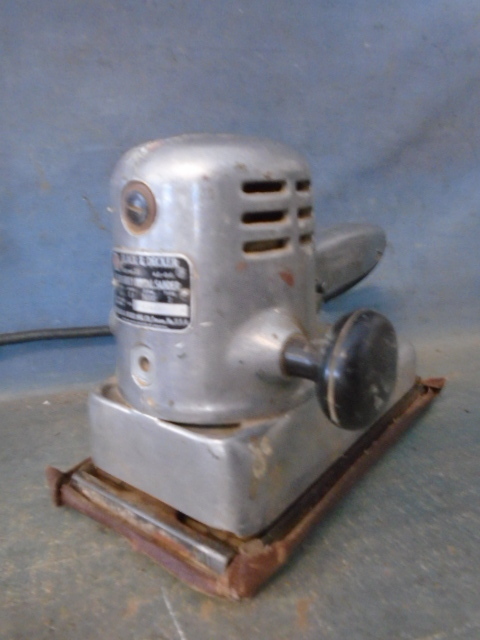 lot 45 image: Black and Decker Sander
