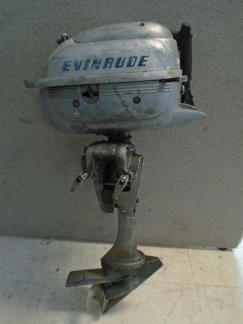 lot 60 image: 1952 Evinrude outboard