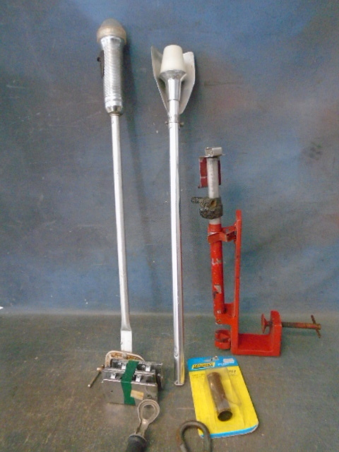 lot 80 image: Boat Lights and Parts