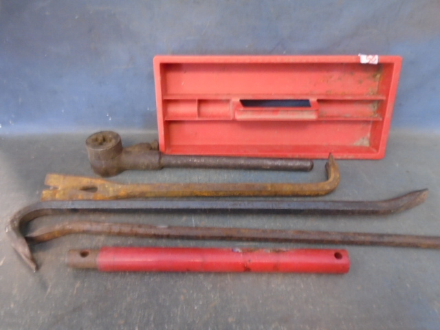 lot 85 image: Pry Bars and More