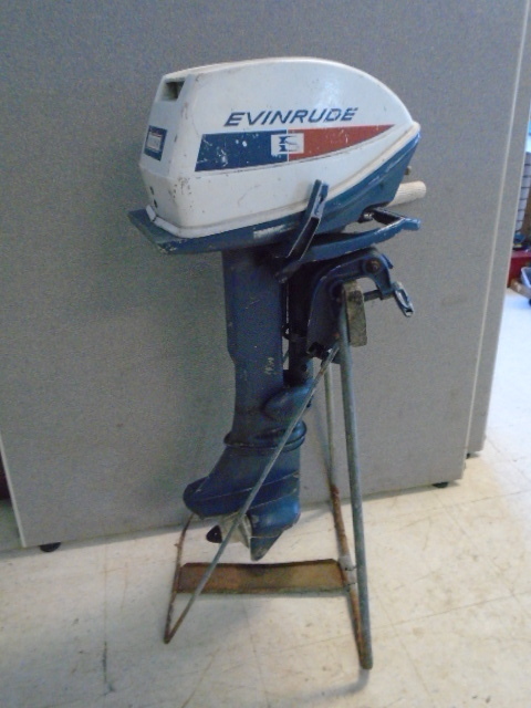 lot 88 image: 1971 Evinrude Outboard Motor