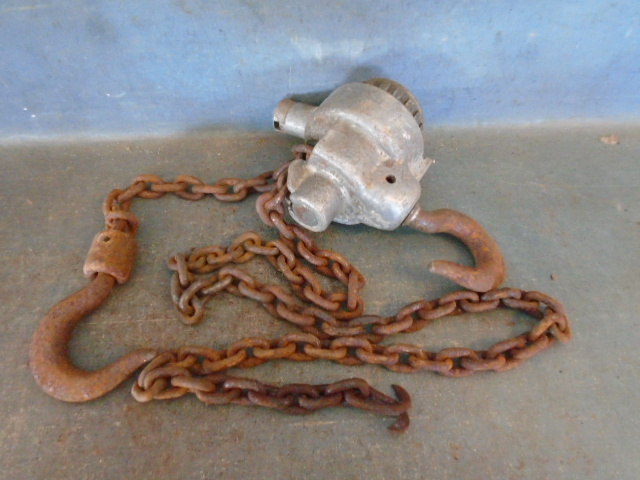 lot 96 image: Chain Hoist
