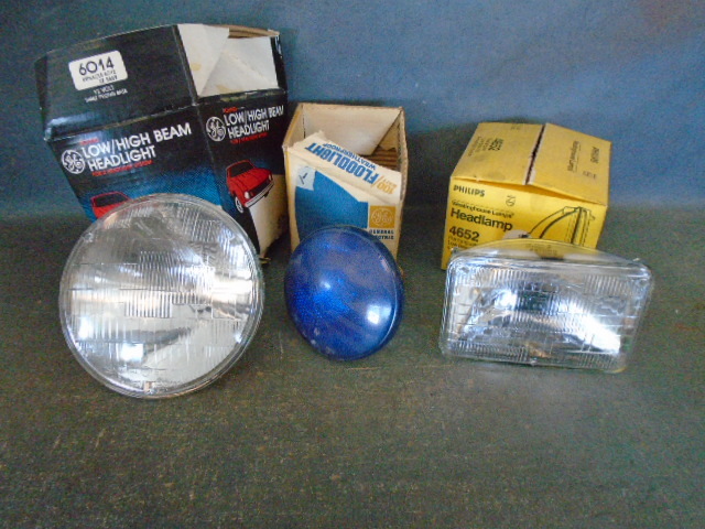 lot 98 image: Head Lights and Flood Light