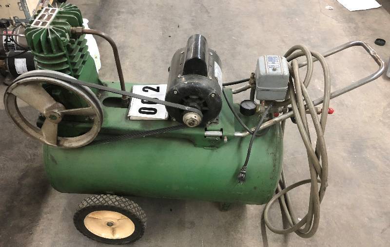 lot 2 image: Green Campbell Hausfeld Air Compressor
