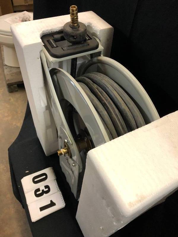 lot 31 image: Industrial Air Hose Reel - 12 X 50FT