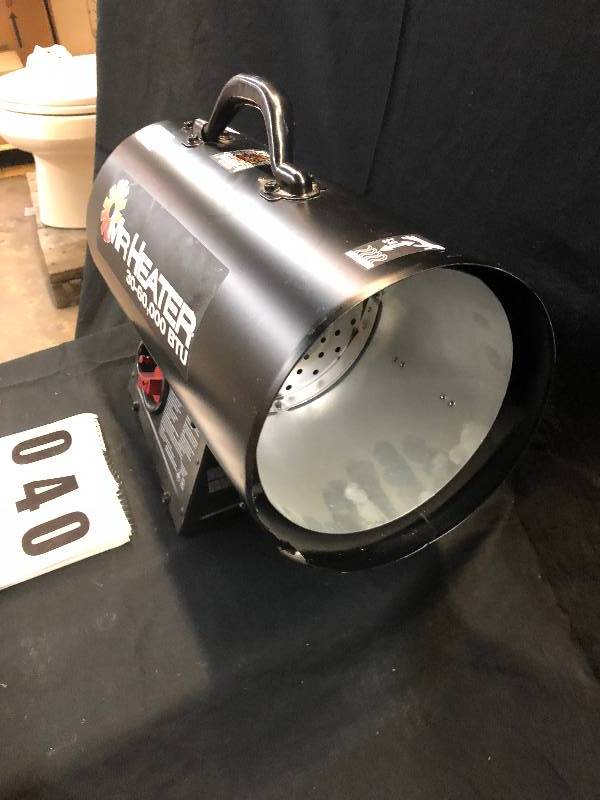 lot 40 image: Mr. Heater 30-60,000 BTU heater