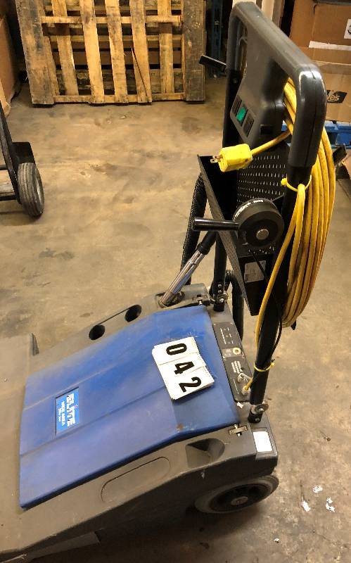 lot 42 image: Elite 700 Wide Area Vacuum Cleaner