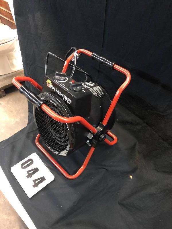 lot 44 image: Mr. Heater 3.6 kw Forced Air Electric Heater