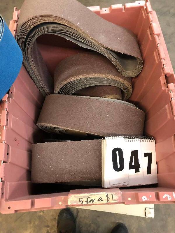 lot 47 image: Lot of Sandpaper
