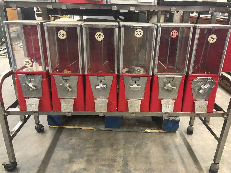lot 27 image: Commercial Bulk Vending Machine