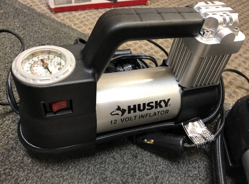lot 48 image: Husky 12-Volt Inflator HD12A