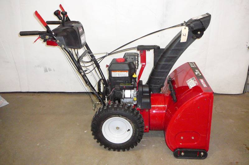 lot 1 image: Craftsman Snow Blower