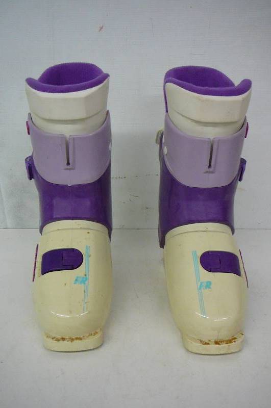 lot 3 image: Ski Boots