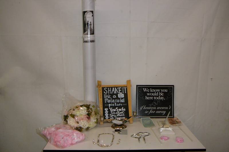 lot 39 image: Wedding Items