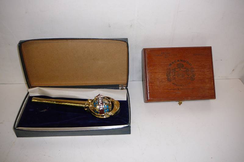 lot 40 image: Schlitz Beer Tap