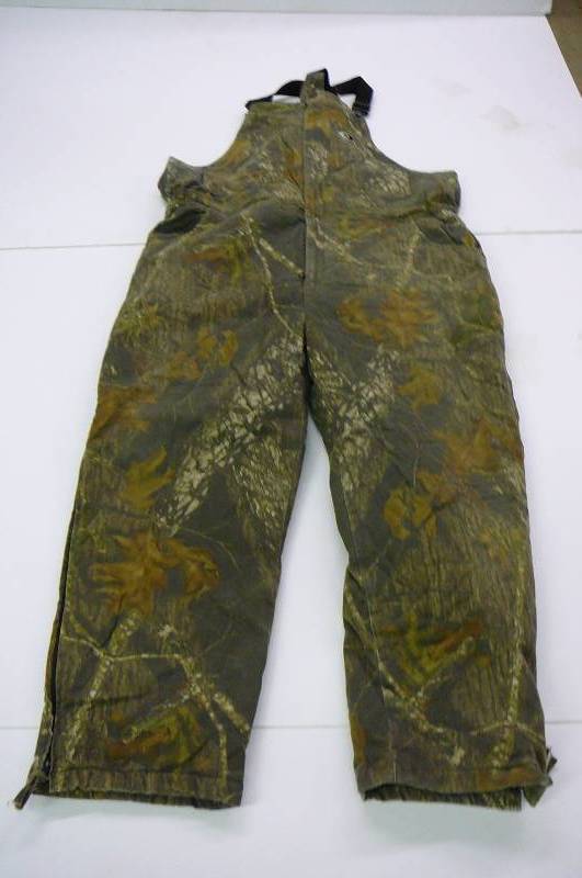 lot 45 image: Mossy Oak Bibs