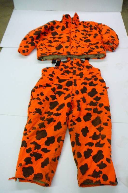 lot 46 image: Jacket and Bibs