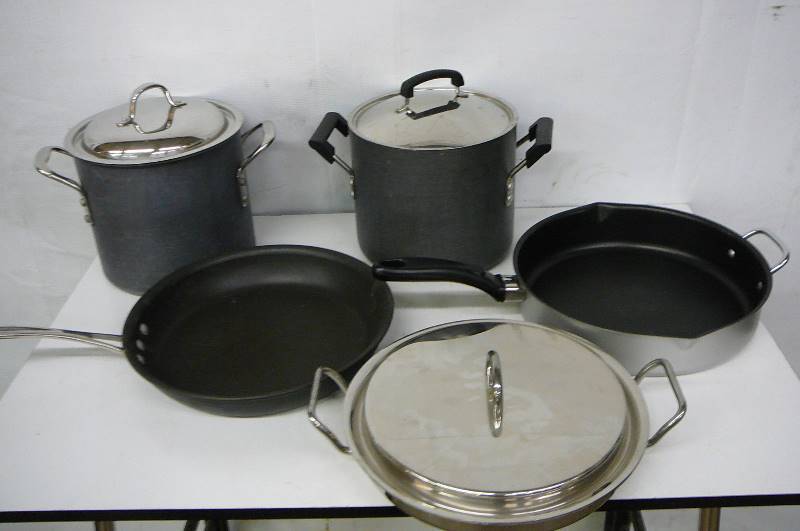 lot 61 image: Kitchen Cook ware