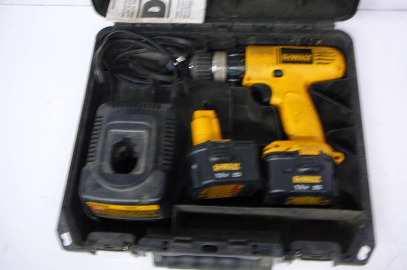 lot 66 image: DeWalt Drill Kit