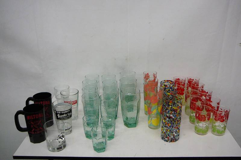 lot 81 image: Glasses