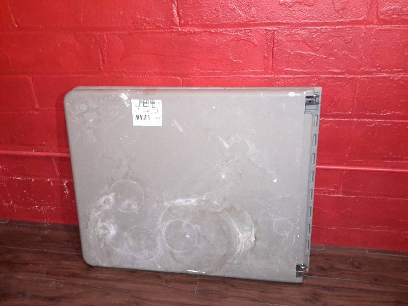 Plastic with metal legs, Folding 6 ft table