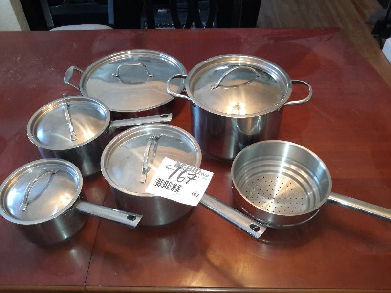 Nice set of   Stainless Pans as pictured.. Fry pan is Cuisinart