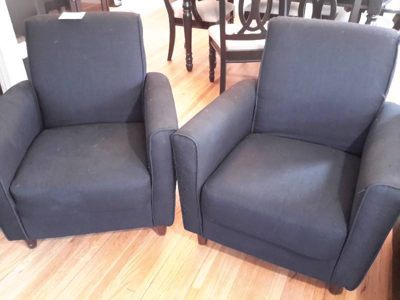 2 matching upholstered easy chairs