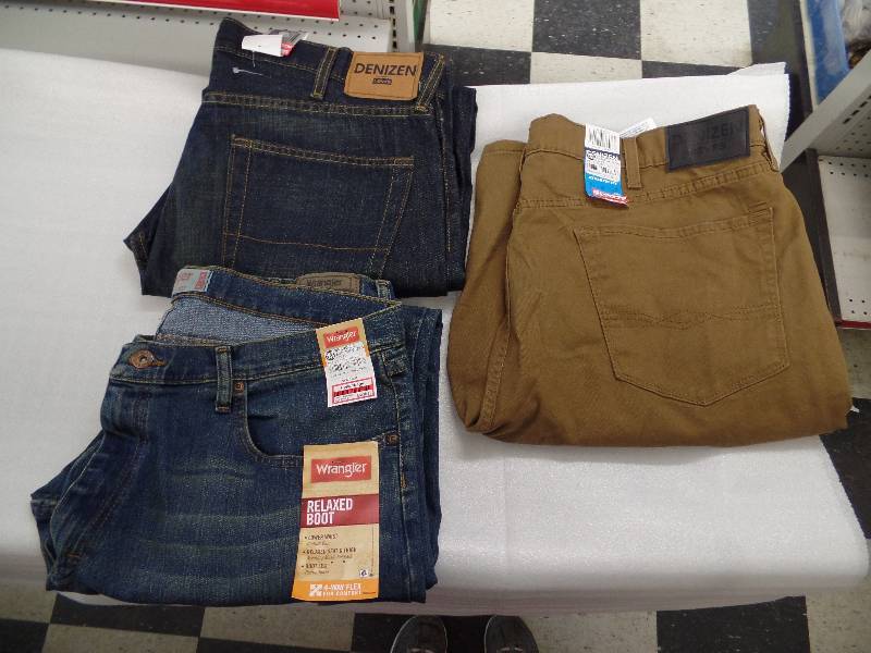 lot 19 image: Mens Jeans & shorts
