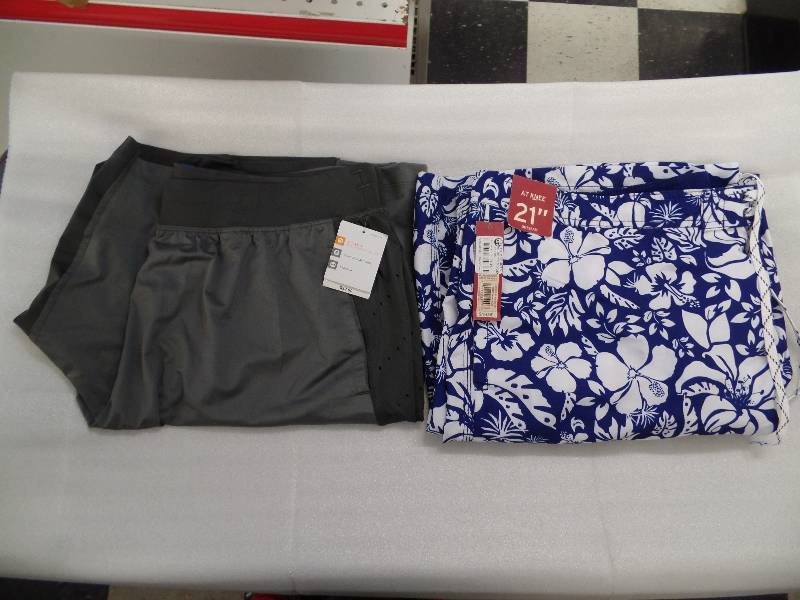 lot 22 image: Mens shorts