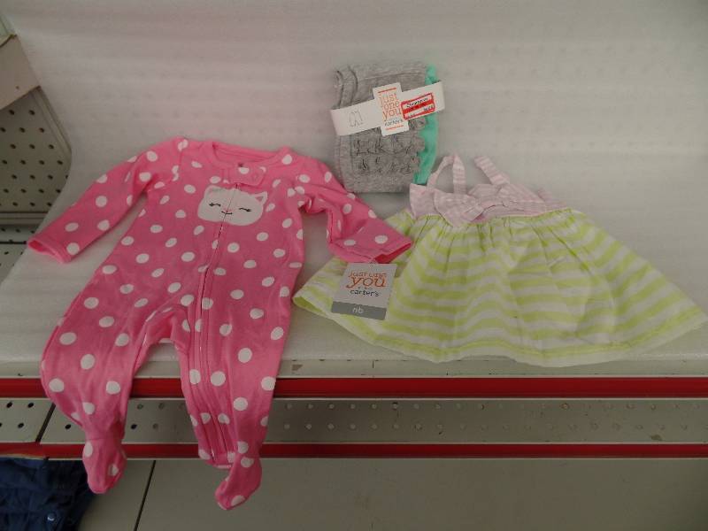lot 32 image: Newborn clothes