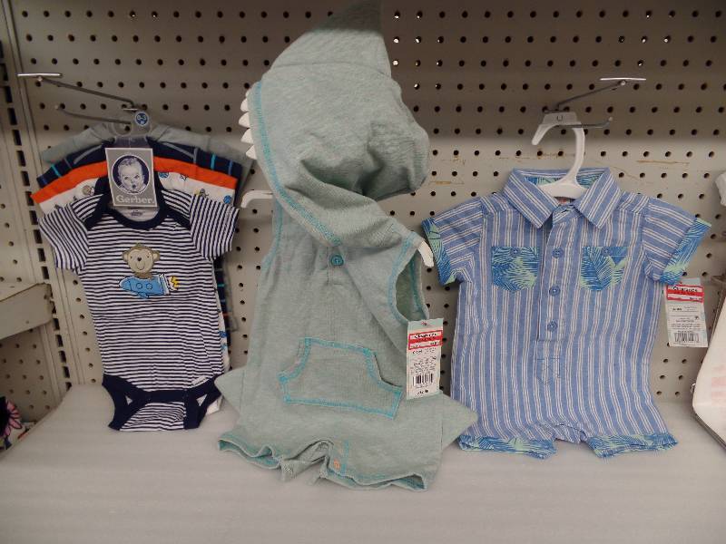 lot 40 image: 0-3M baby clothes