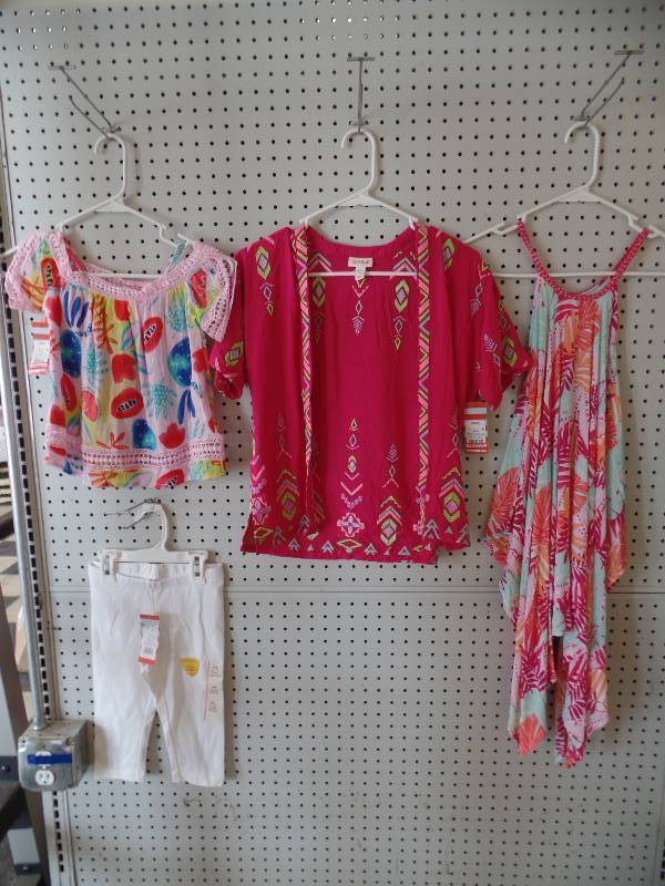 lot 50 image: XS (4-5) Girls Clothes