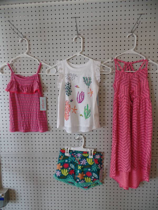 lot 52 image: XS (4-5) Girls Clothes