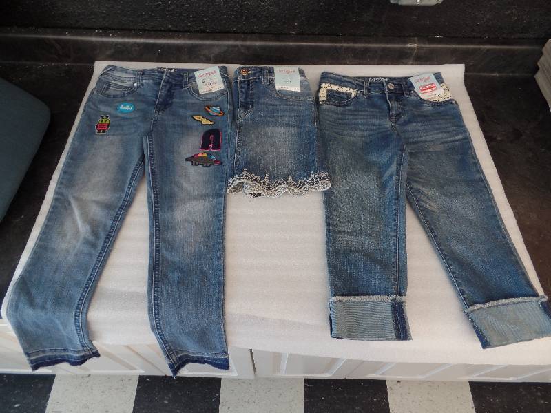 lot 62 image: S (66X) Girls Bottoms