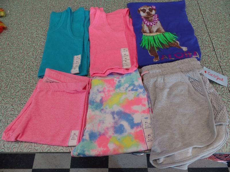 lot 65 image: XL (1416) Girls Clothes