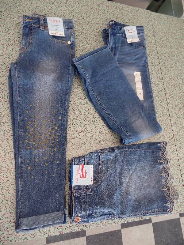 lot 66 image: L (1012) Girls Pants