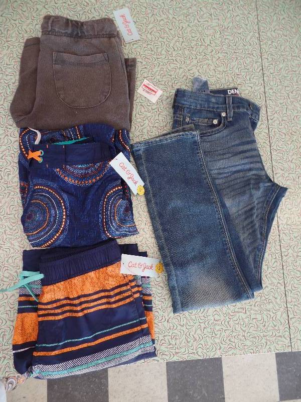 lot 67 image: L (1012) Boys Bottoms