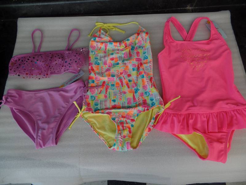 lot 74 image: M (78) Swimsuits