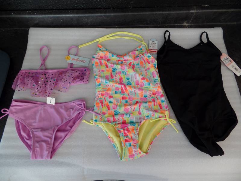 lot 75 image: M (78) Swimsuits & dance leotard