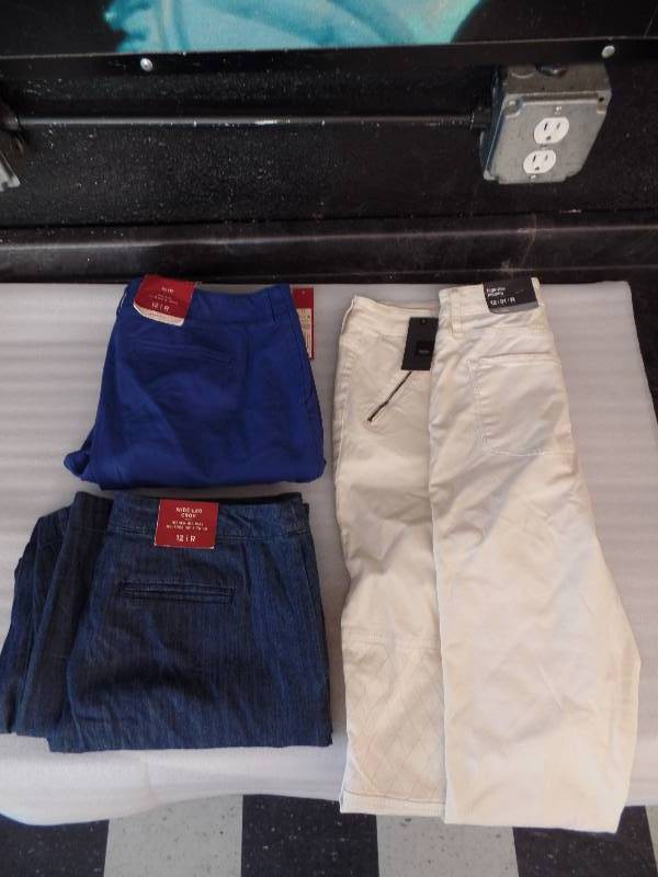 lot 76 image: Womens Size 12 Pants