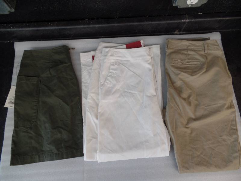 lot 79 image: Womens Size 6 Bottoms