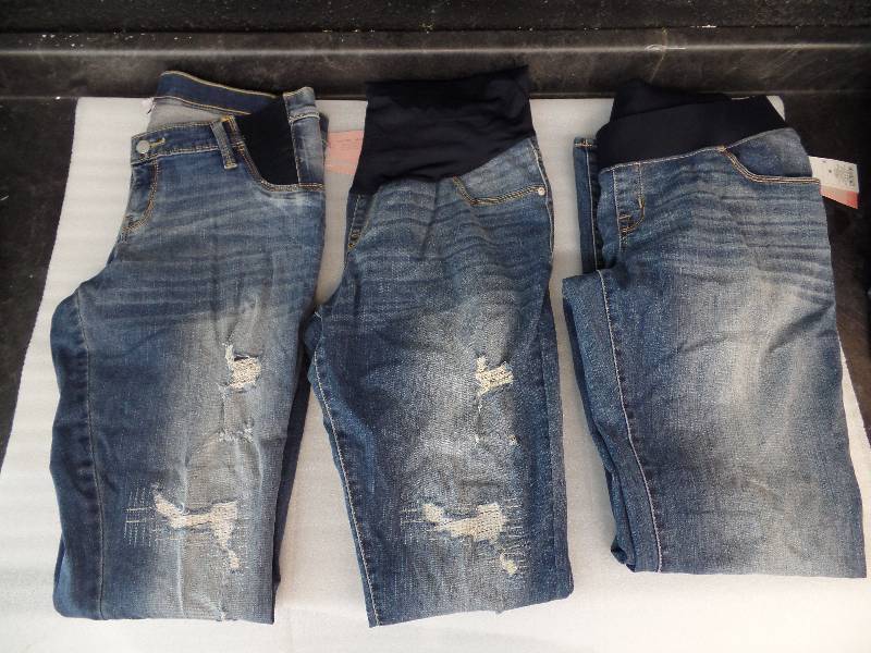 lot 82 image: Maternity Size M10 Pants