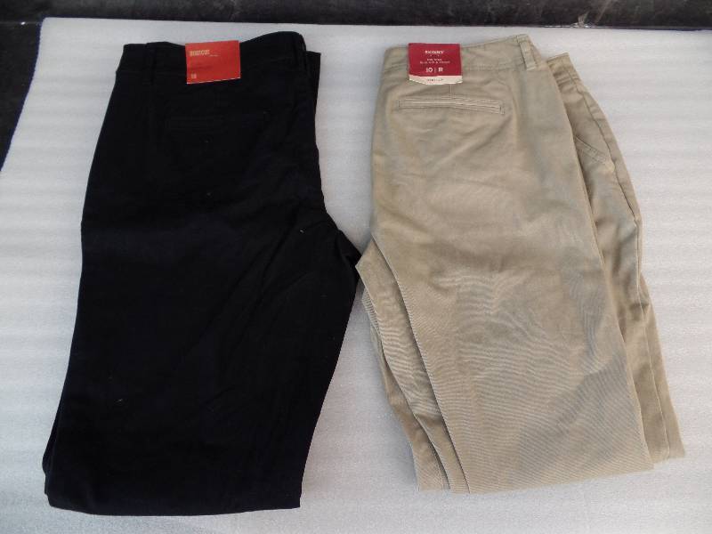 lot 85 image: Womens Size 10 Pants