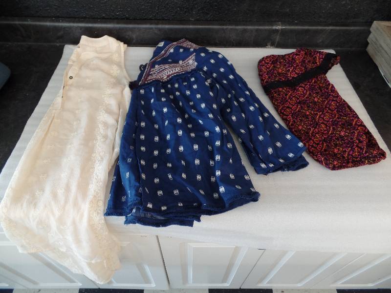 lot 94 image: Womens Size XS Shirts