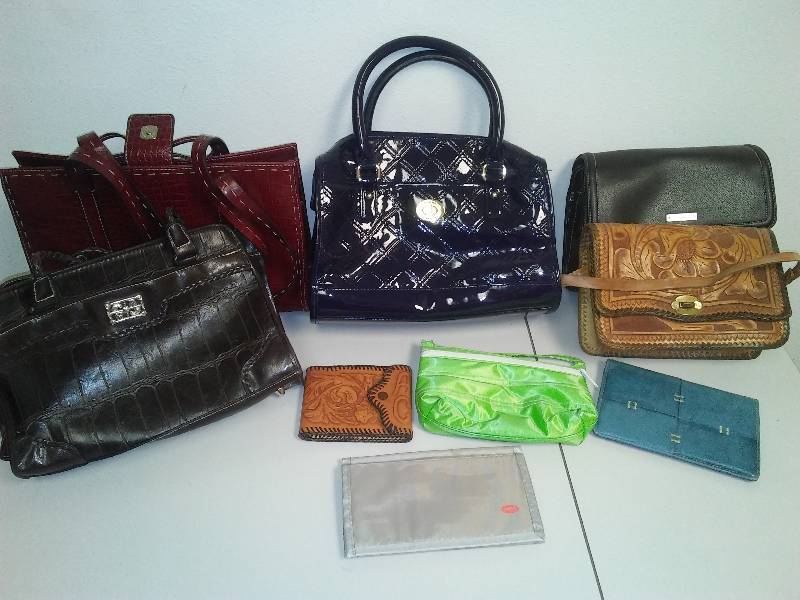 Lot of purses and hand bags. Excellent and clean.