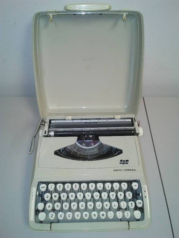 Vintage Smith-Corona Profile Typewriter w case