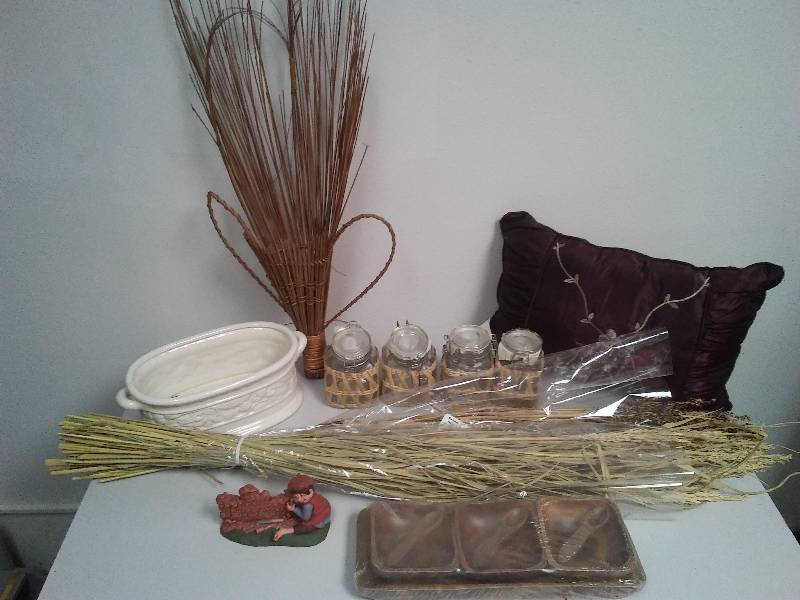 Home Dcor, canister, Monkey Pod Wood, collector Pippywobbins signed No. 445 and more