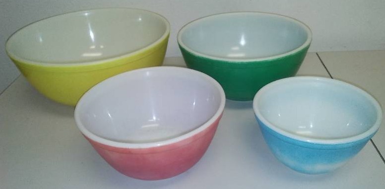 Pyrex Vintage Bowl Set (4) 1 � pt. � 4 qt.